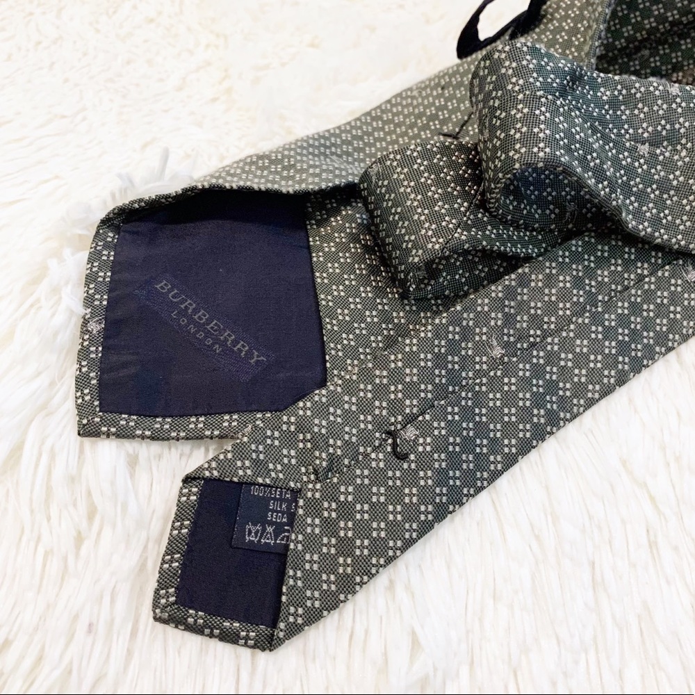 Burberry Men's Green and Cream Geometric Printed Tie - Picture 3 of 5